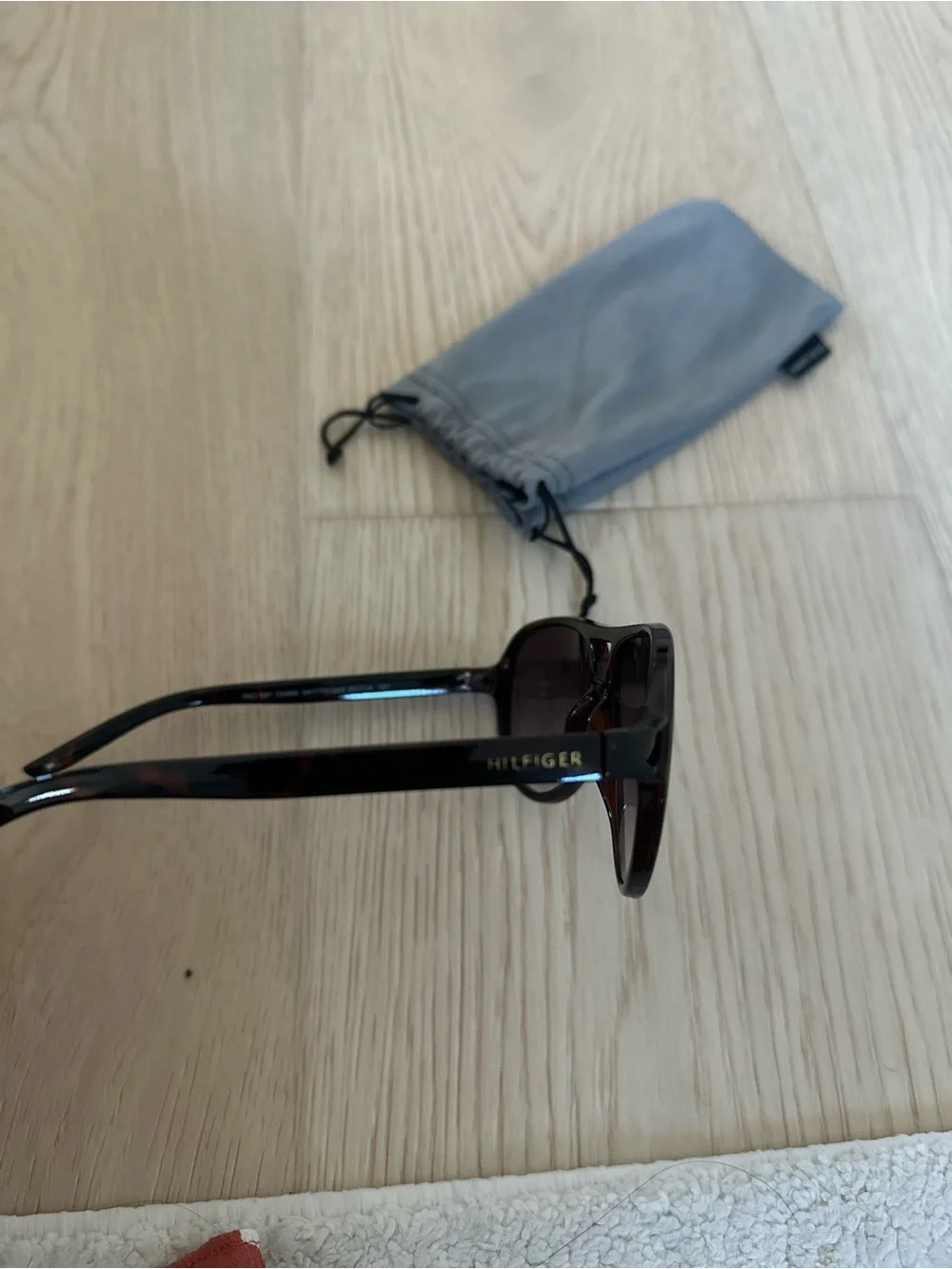 Tommy Hilfiger Aviator Sunglasses with Dark Gradient Lenses